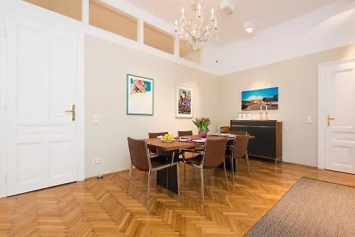 Rosa Linde - Comfort Rooms Vienna 2*,  Austria